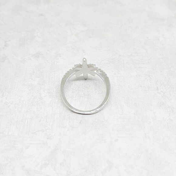 Sparkling Star Sunburst Silver Ring size 6 New - Picture 4 of 5